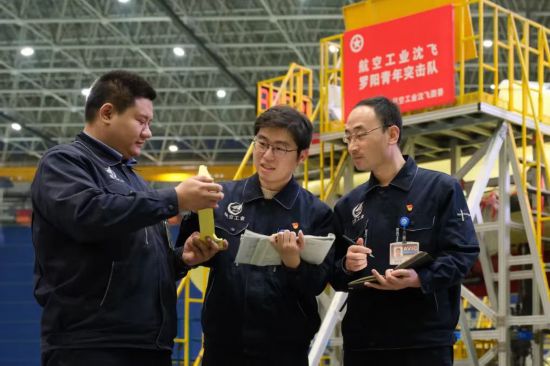 在工作中的“羅陽青年突擊隊”隊員。航空工業(yè)沈飛供圖